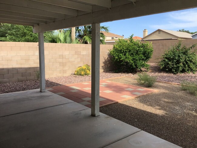 Building Photo - Rita Ranch- 3Bdrm/2ba nice Clean home-new ...