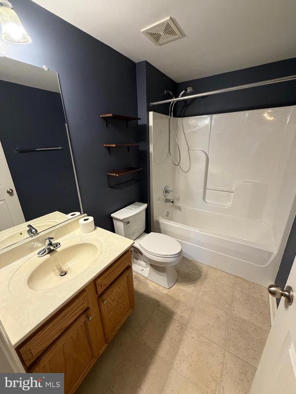 Building Photo - 2407 Saratoga Ave