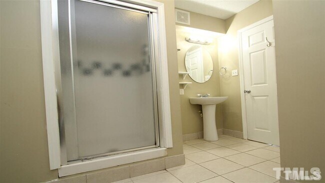 Building Photo - 5841 Sandstone Dr