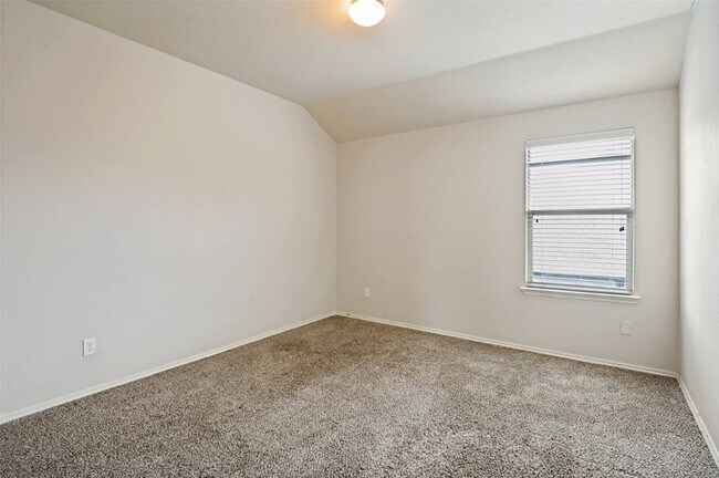 Building Photo - 1305 Lone Pine Dr