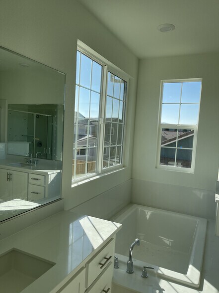 Building Photo - 5418 Paularo Way