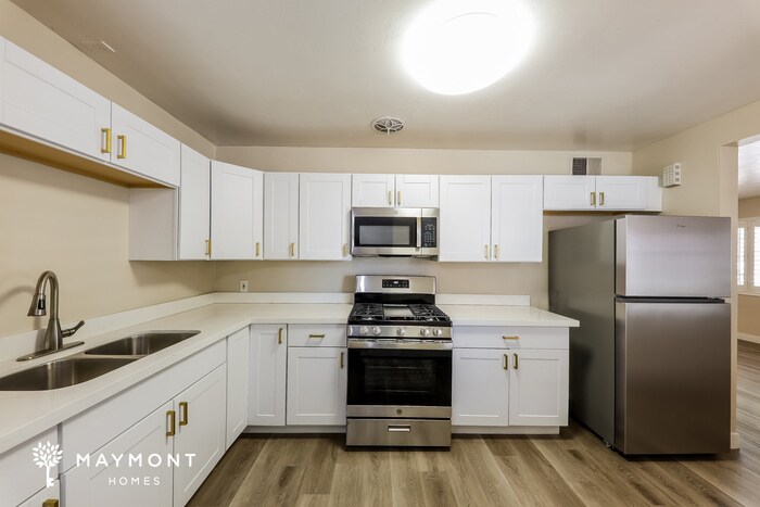Building Photo - 2311 W Whitton Ave