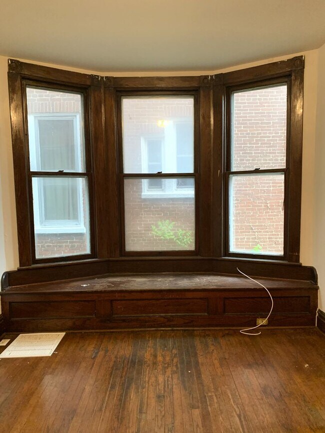 Building Photo - 2-story duplex | 4 bedrooms and 2 full bathrooms