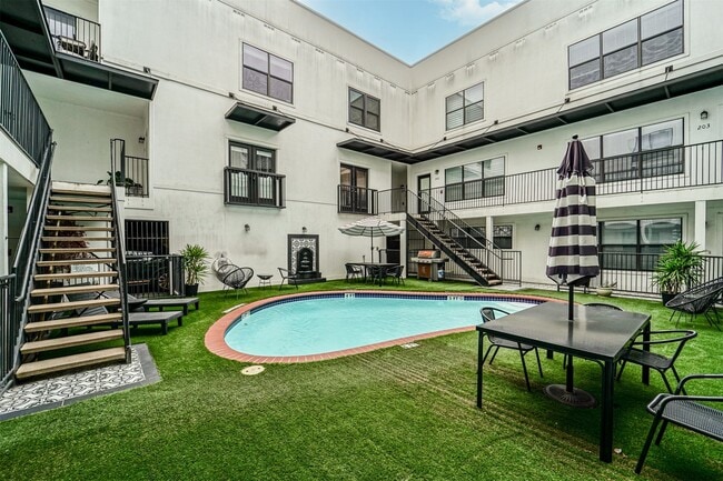 Building Photo - 17 Waugh Dr