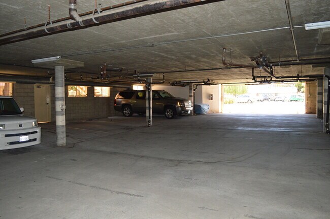 Building Photo - 2 BR, 1 and 1/2 BA Condo with 2 Parking Space