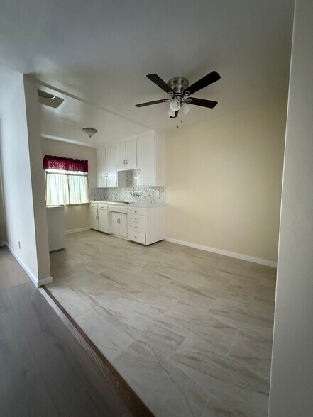 Building Photo - 145 Normandie Ave