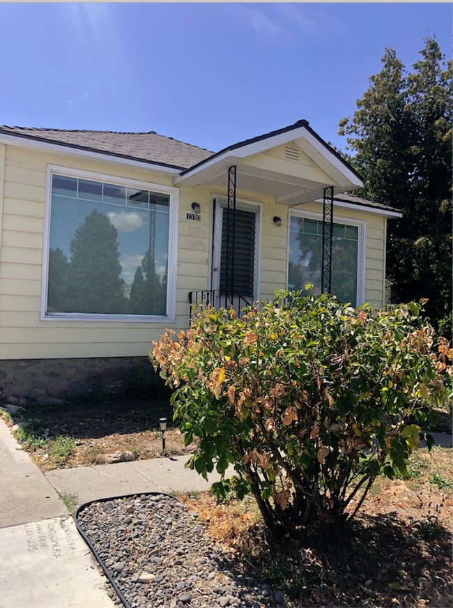 Building Photo - Old SW Reno Remodeled Duplex