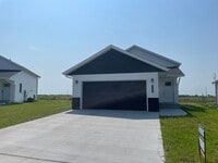 Building Photo - Gorgeous 3 bed, 2 bath in South Fargo!