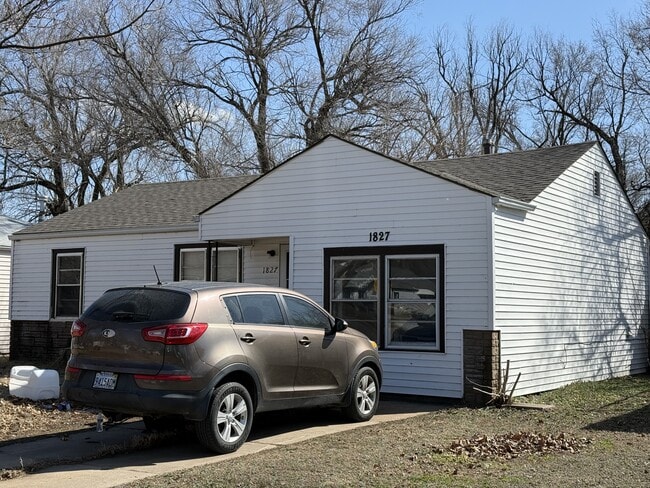 Building Photo - 1827 E McFarland St