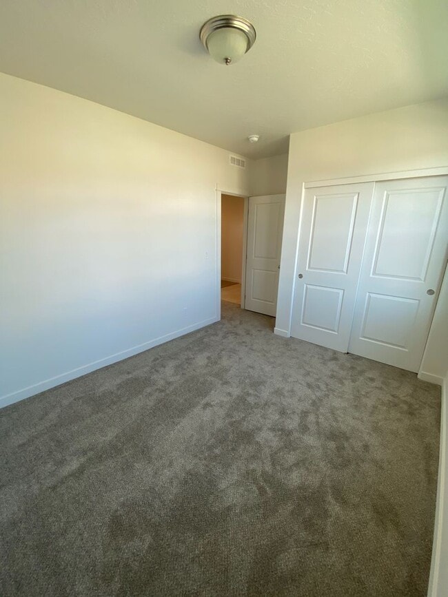 Building Photo - SINGLE FAMILY RANCHER ON ARROW LEAF (APP#146)