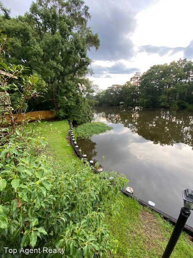 Building Photo - 3 br, 2 bath House - 2021 Bayou Lane