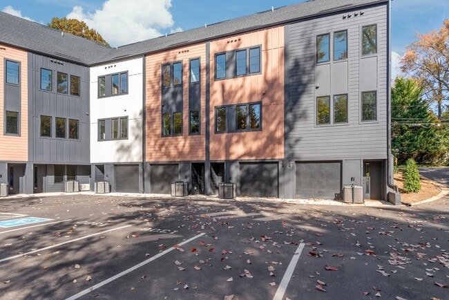 Building Photo - Modern, Move-In Ready Living in Plaza Midwood