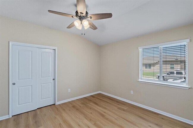 Building Photo - 519 Pinnacle Dr