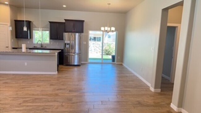 Building Photo - 3928 Pacific Loop