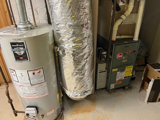 Building Photo - 658 Old West Central St