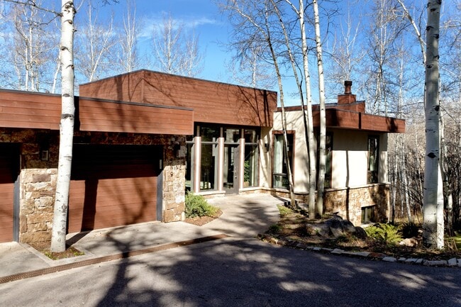 Building Photo - 399 Maple Ridge Ln