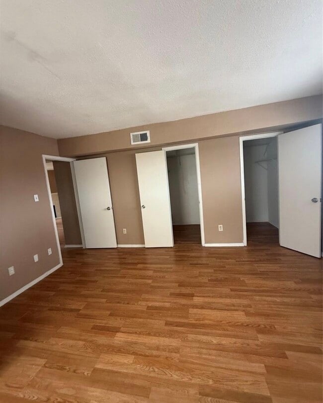 Building Photo - 8323 Wilcrest Dr