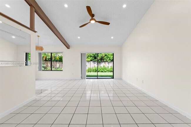 Building Photo - 11044 SW 128th Ct
