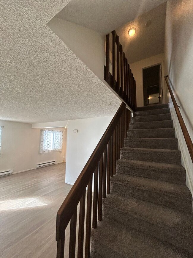 Building Photo - Two Bedroom Condo With One Car Garage Available For Rent In Longmont