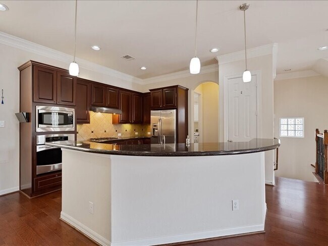 Building Photo - 5502 Lunia Ln