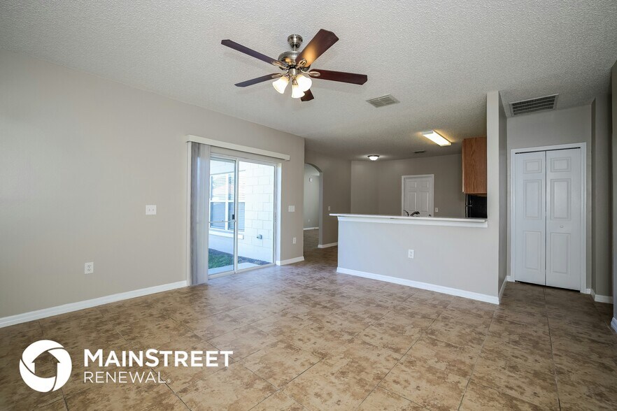 Building Photo - 446 Spike Ct