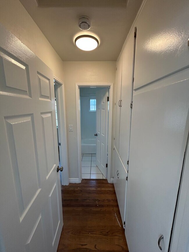 Building Photo - Bankers Hill One Bedroom