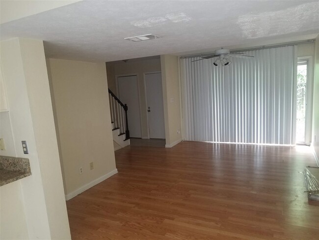 Building Photo - 209 Westwood Dr