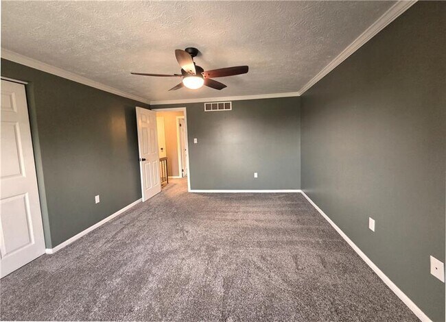 Building Photo - 711 Newton Square Dr