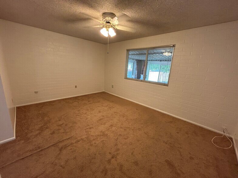 Building Photo - 10615 W Cheryl Dr