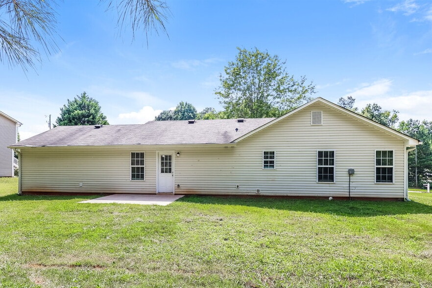 Building Photo - 43 Thorn Thicket Way