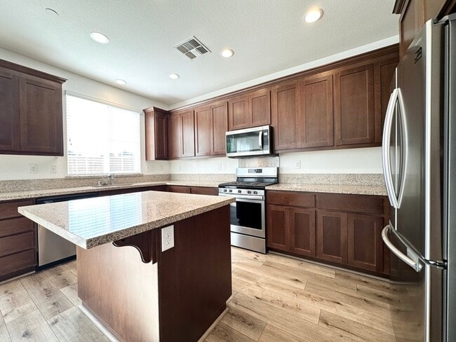 Building Photo - 1008 Oakbriar Cir