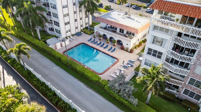 Building Photo - 3199 S Ocean Dr