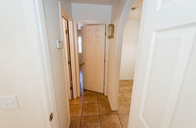 Building Photo - 1083 Desert Oak Pl