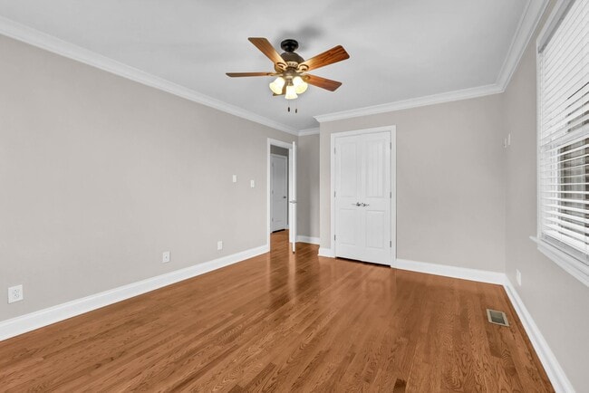 Building Photo - Great Location! Memorial Dr! Beautiful 3 Bedroom 2 Bath Ranch over Unfinished Basement!!