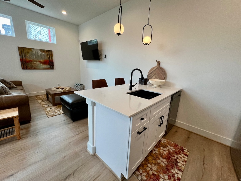 Building Photo - 203 Danna Ln