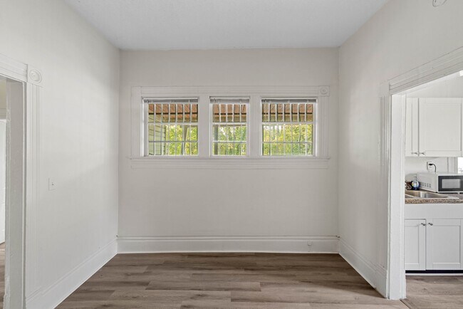 Building Photo - 1107 S Willow St