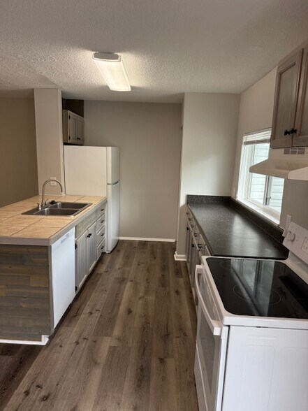 Building Photo - 94 Topsail Ct
