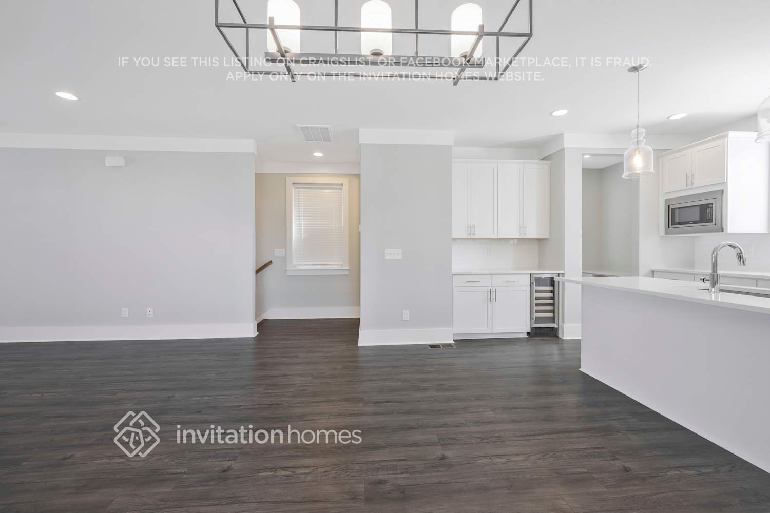 Building Photo - 647 Vernon Ave