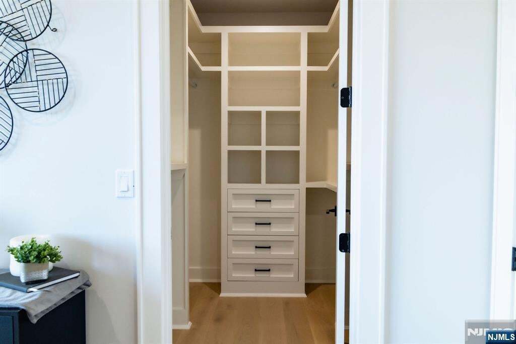 Building Photo - 401 Grand Ave