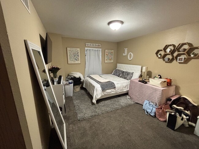 Building Photo - Your Dream Home Awaits – Gorgeous 4 Bed / 2.5 Bath with Spacious Backyard & Attached Garage