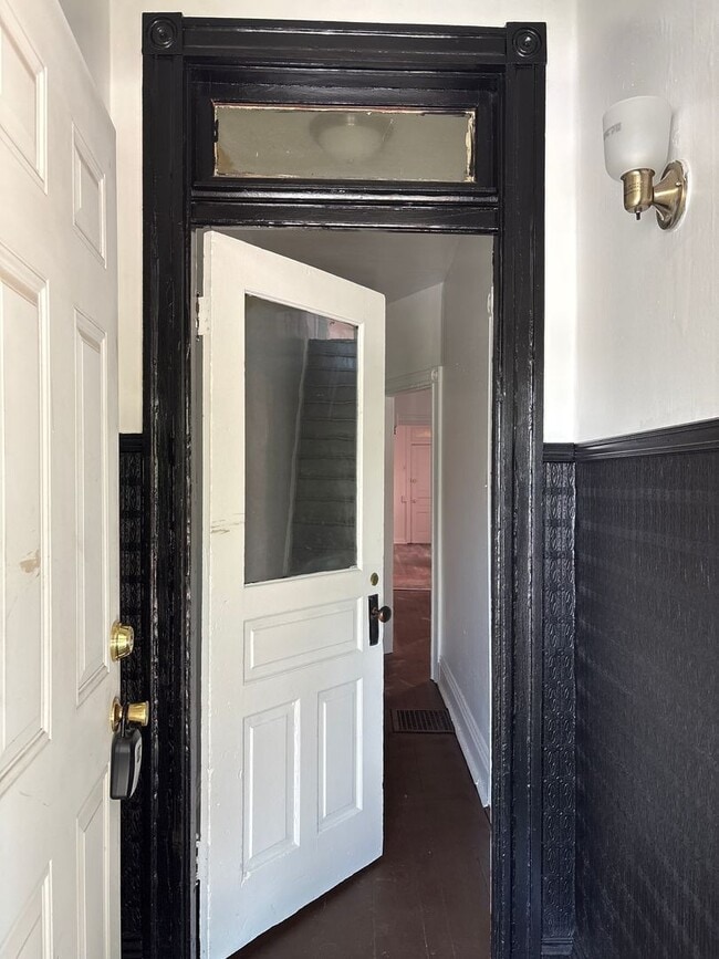 Building Photo - 3 Bedroom 1 Bath House-York City SD