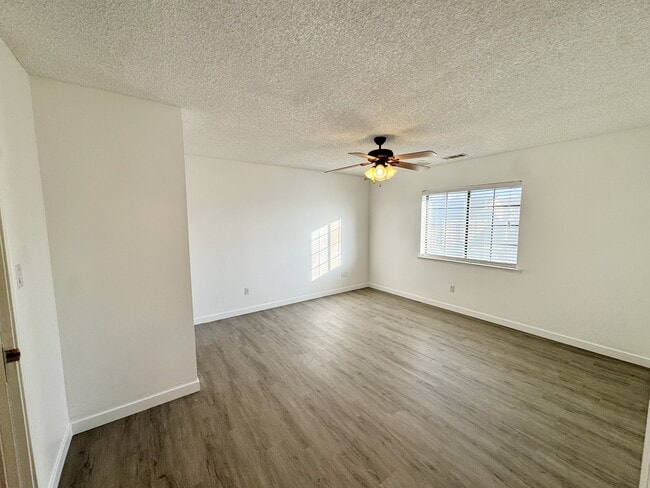 Building Photo - 9808 Susan Ave