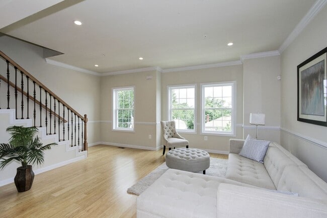Primary Photo - Gorgeous and Spacious Renovated 4br/3.5ba ...