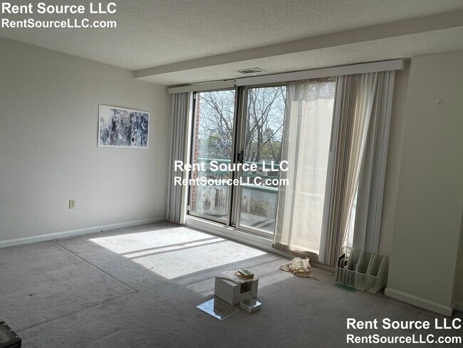 Building Photo - 175 Beacon St