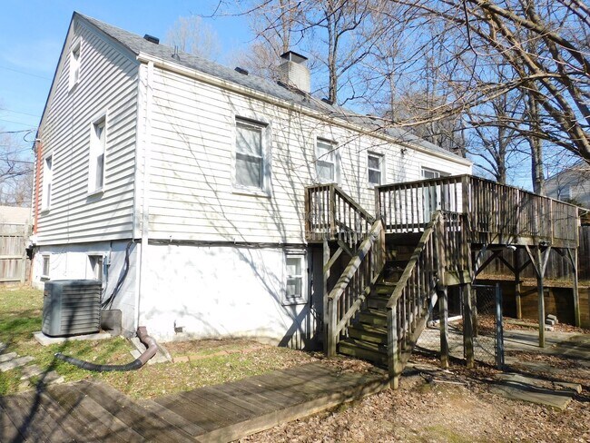 Building Photo - 2203 Maywood St