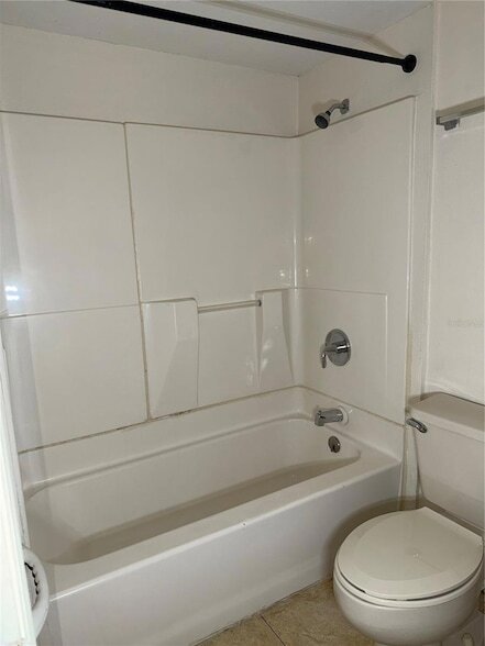 Building Photo - 327 Dundee Dr