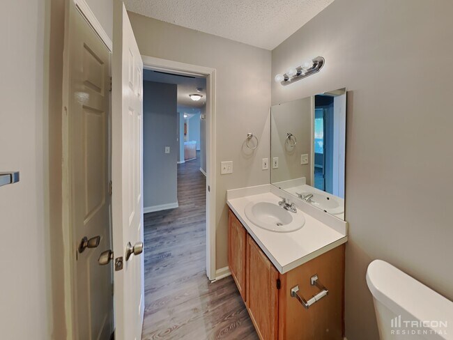 Building Photo - 8 Magnolia Bay Ct