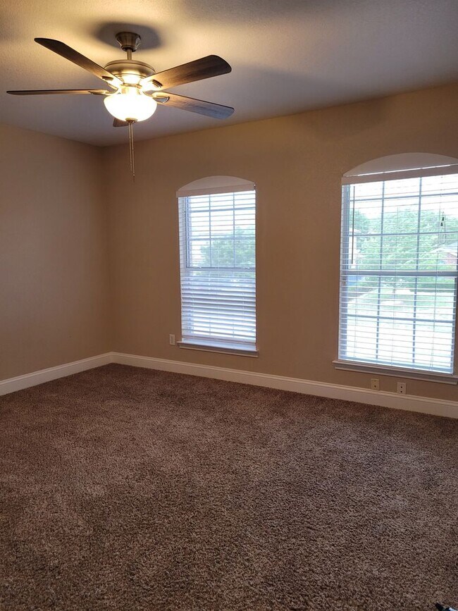 Building Photo - HUGE 4-5 BEDROOM IN HARKER HEIGHTS - OVER 2700 SQ FT
