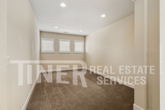 Building Photo - 7542 Pesaro Dr