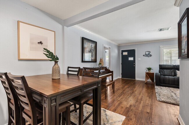 Building Photo - 1214 W 31st St